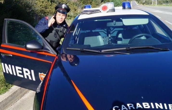 Tenta il suicidio, lo salvano i carabinieri 