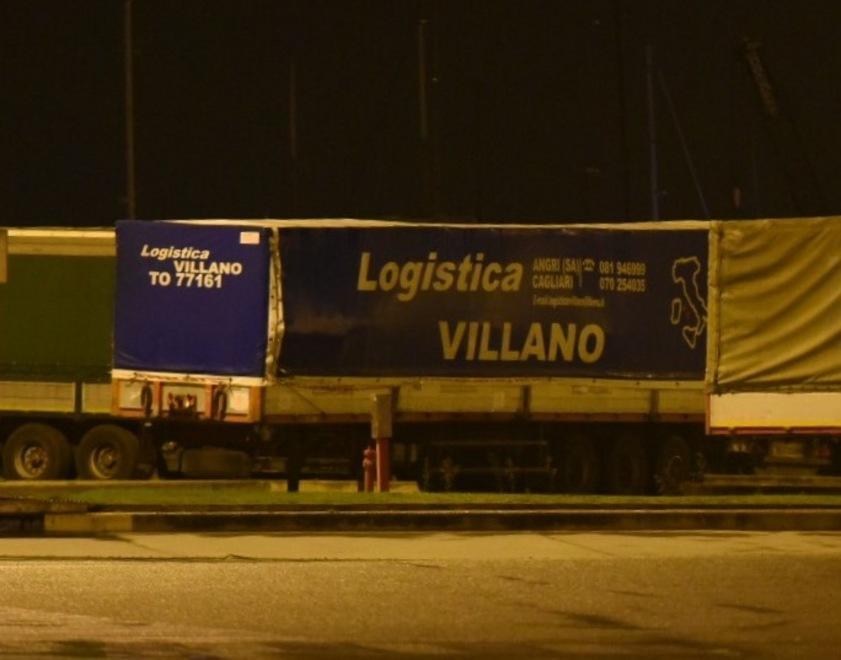 Sotto sequestro al porto tir con abiti per i poveri 