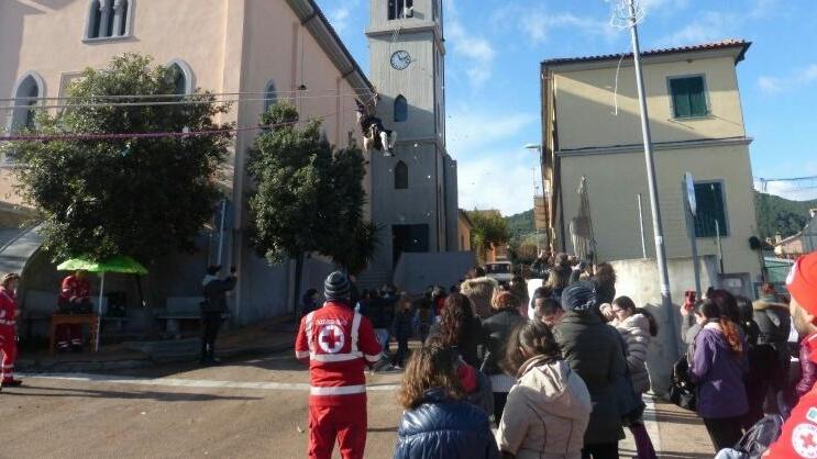 La Befana arriva dall’alto: spettacolo per i più piccoli