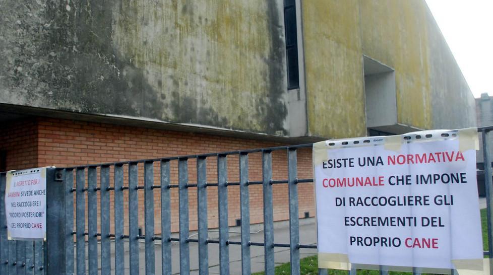 Escrementi in strada I cartelli di protesta portano più controlli