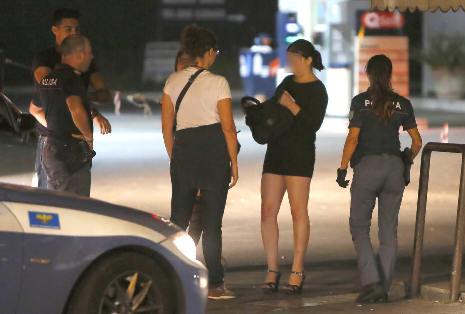 Un controllo della polizia legato al mondo della prostituzione (foto d'archivio)