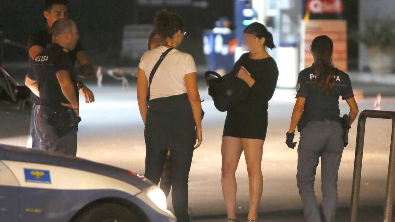 Un controllo della polizia legato al mondo della prostituzione (foto d'archivio)