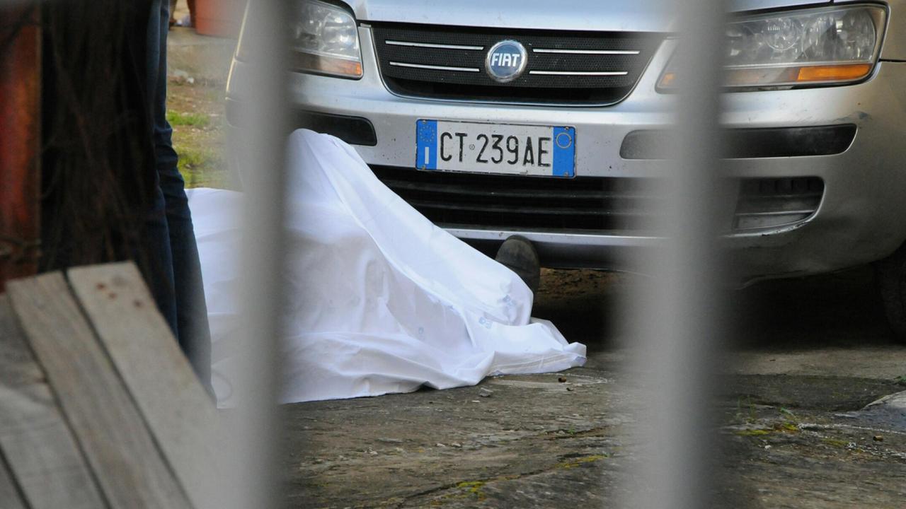 Il cadavere Antonio Longu, 72 anni, ex cantoniere di Onanì (foto di Massimo Locci)