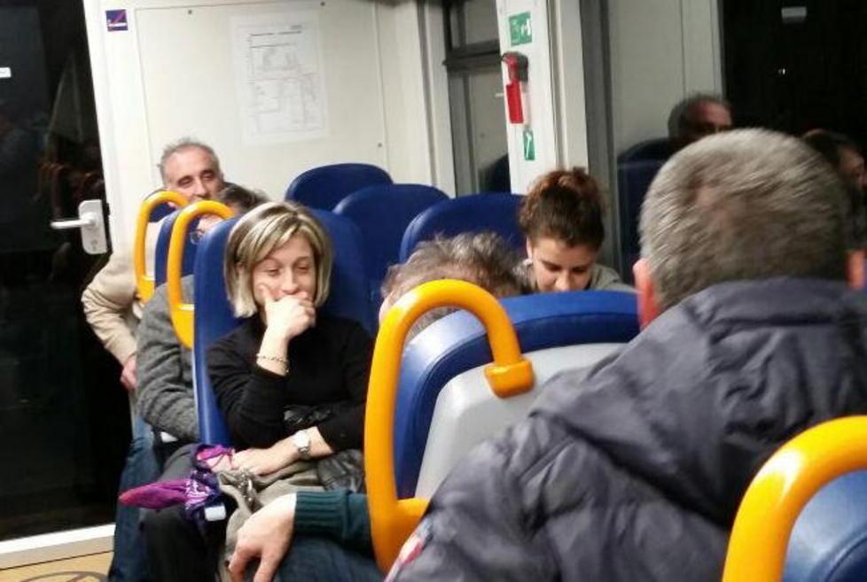 Treno fermo per ore sulla Lucca-Aulla 