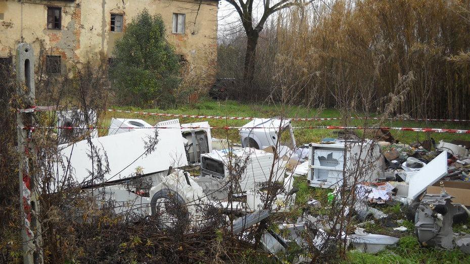 Montale, maxi discarica sequestrata dalla Forestale