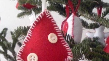 I lavori fatti a mano dagli anziani per i più bisognosi