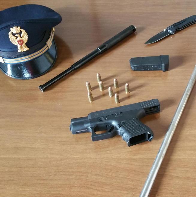 In auto con pistola e coltello: arrestato 