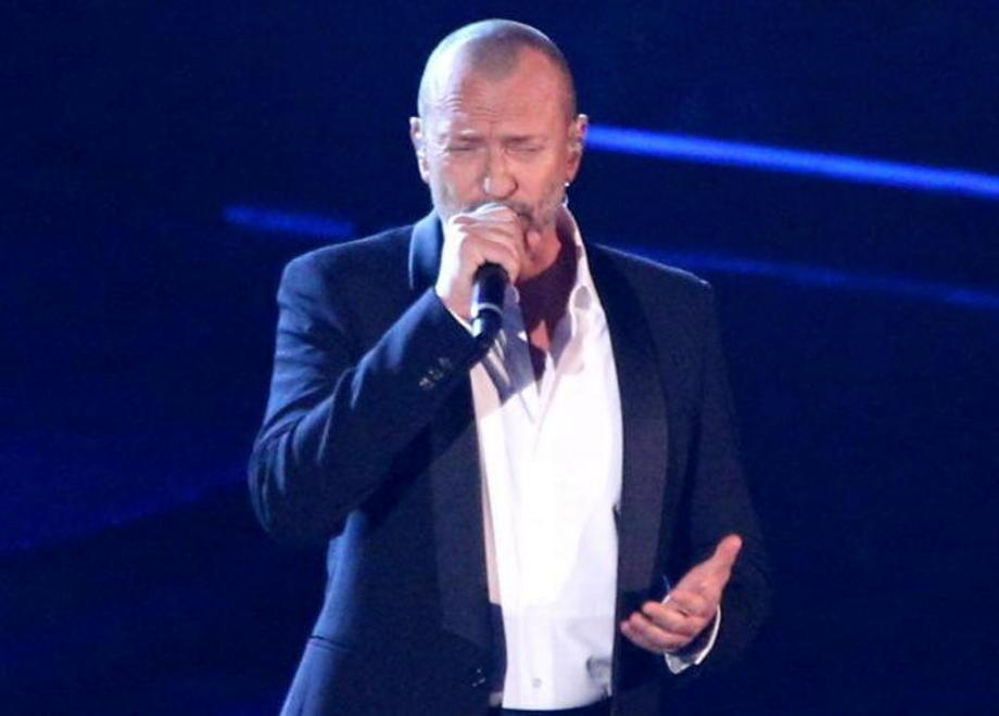 La benzinaia fa il video con il vip 