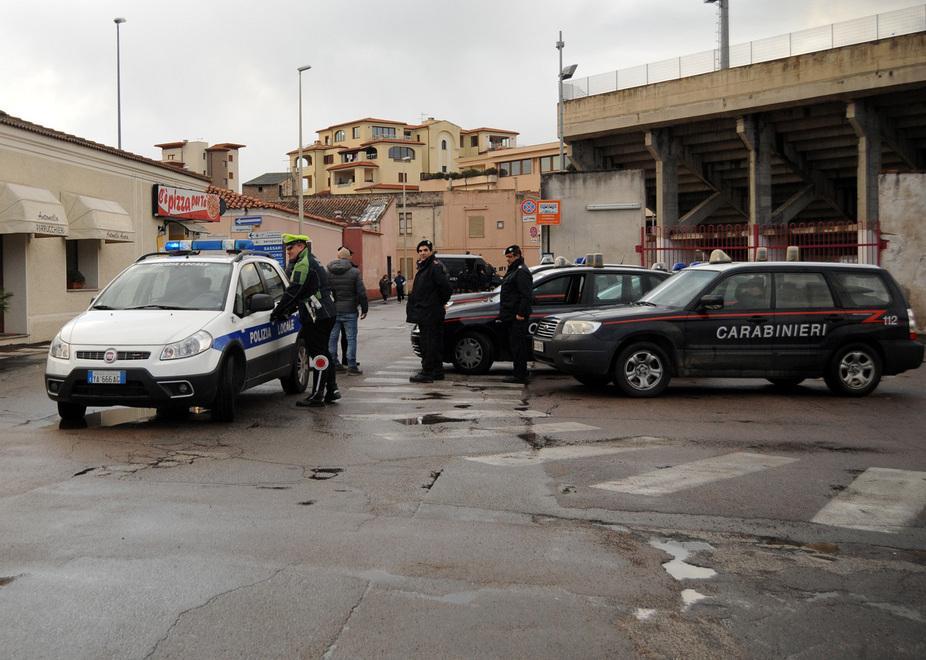 La polizia sulle tracce della gang 