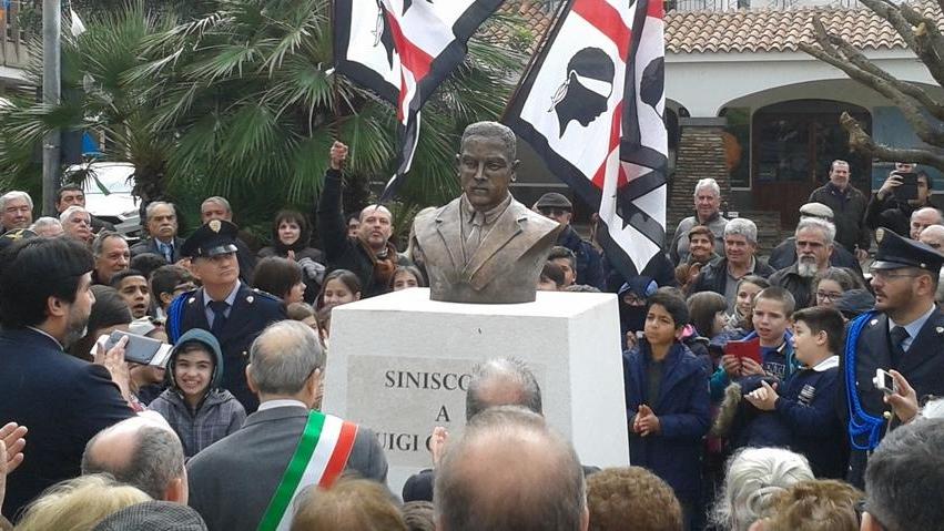 Un busto in bronzo per ricordare il senatore Oggiano