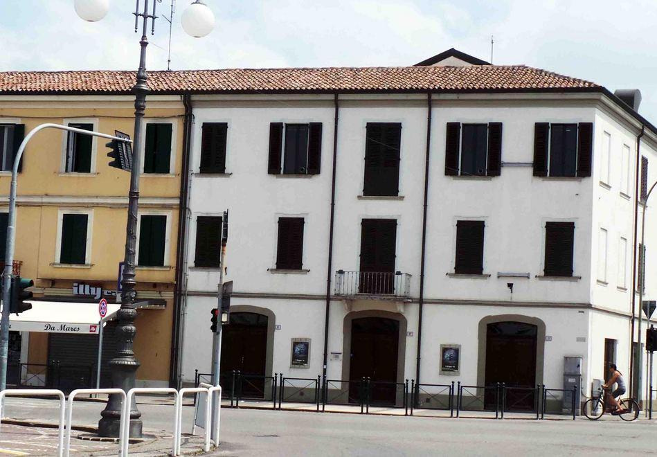 Domenica teatro in famiglia al De Micheli