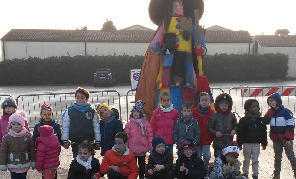 Bambini in festa con la befana 