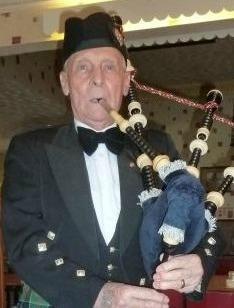 L’omaggio di Albinea al Mad Piper 