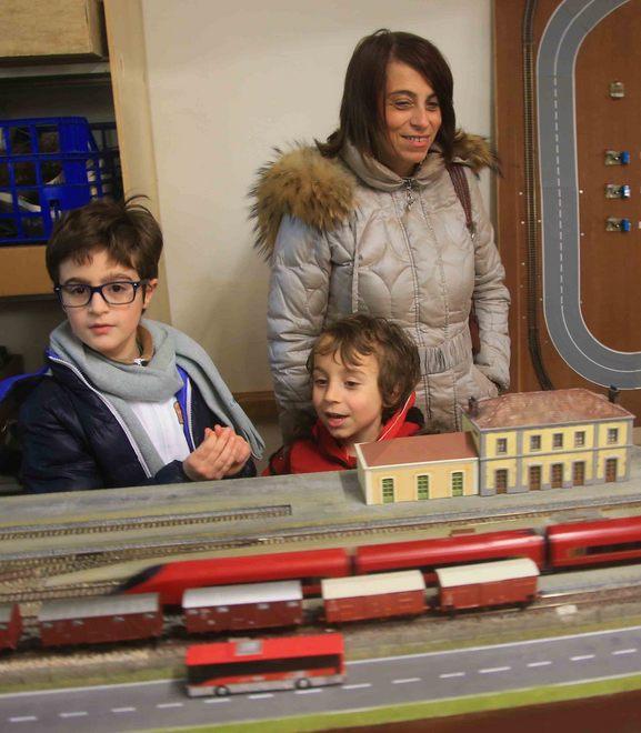 Trenini e plastici, che passione! La sede del Safre apre al pubblico