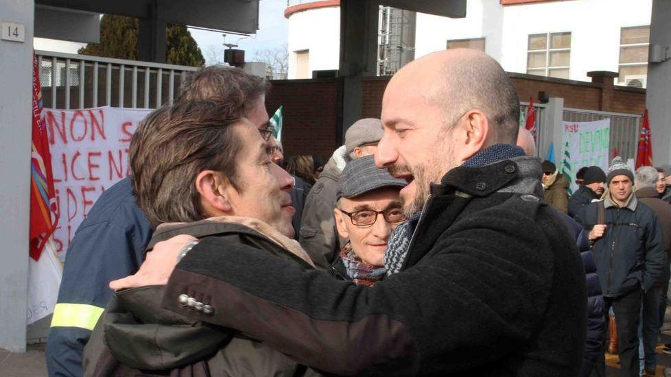 L’abbraccio di Calvano, segretario Pd