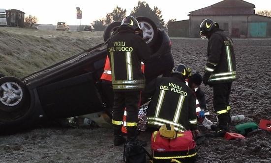 Cappotta fuori strada, arriva l’elisoccorso 