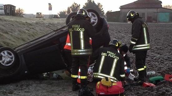 Cappotta fuori strada, arriva l’elisoccorso