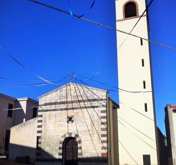 Fulmine in chiesa a Bulzi, ustioni e malesseri per i fedeli colpiti 