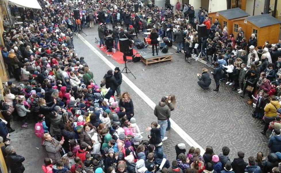 Studenti in coro per la pace 
