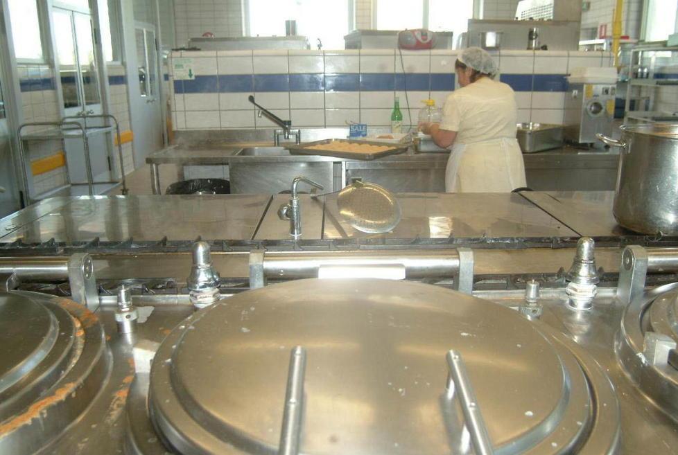 Esposto all’Asl sul furgone che porta il cibo a scuola