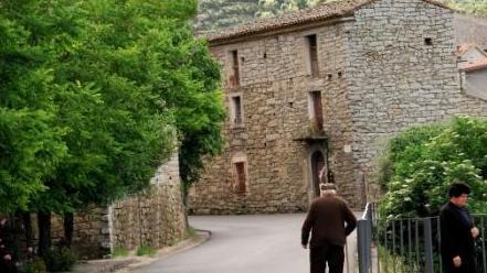 Olzai dice no ai Borghi: «Inutili»