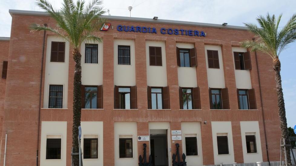 Ufficiale della capitaneria si toglie la vita nel suo alloggio