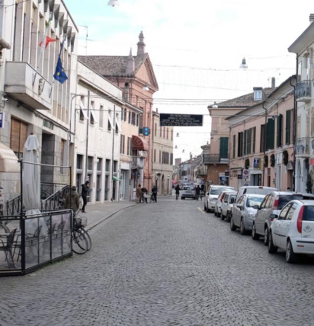 Stop alle macchine in sosta lungo i canali 