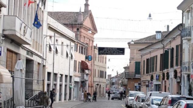 Stop alle macchine in sosta lungo i canali