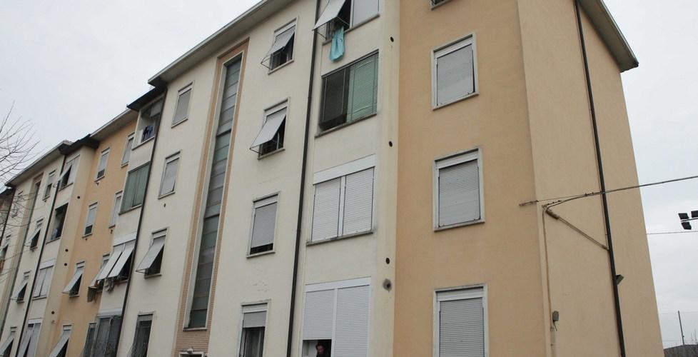 Affittacamere abusivo in via Cassala: 11 persone in tre stanze