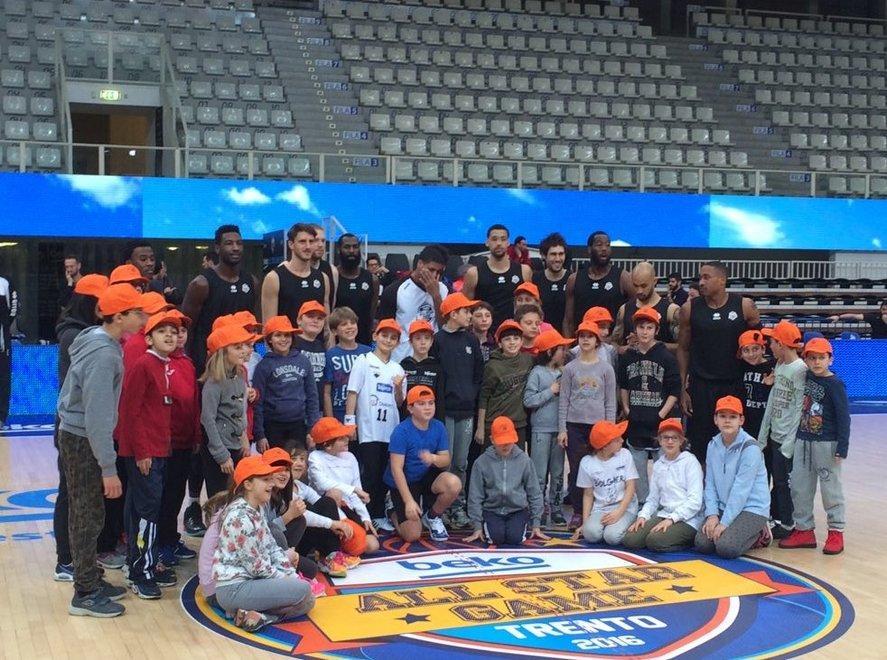 David Logan in campo alla partita delle stelle 