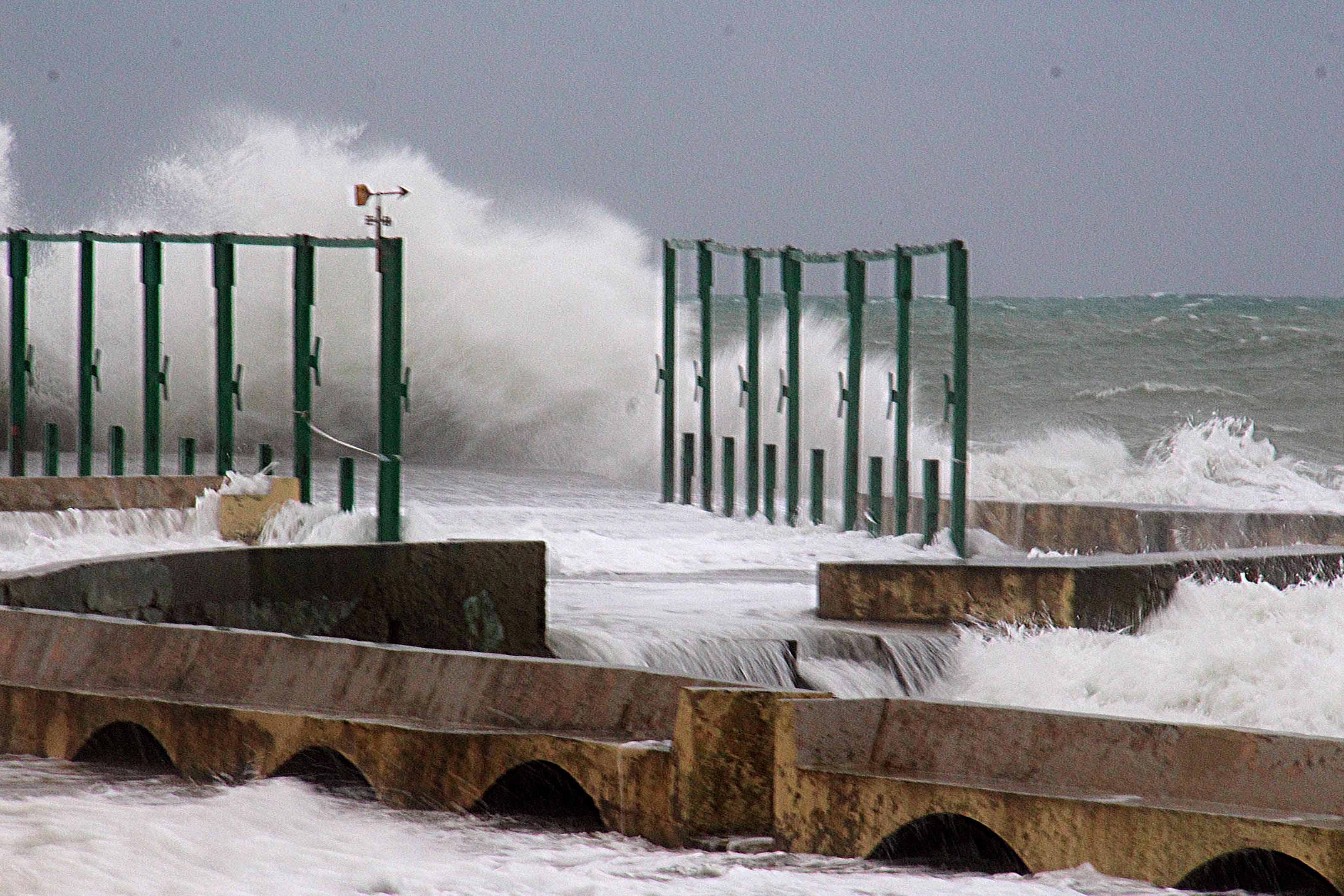 Vento forte e mareggiate, è allerta meteo per 32 ore 