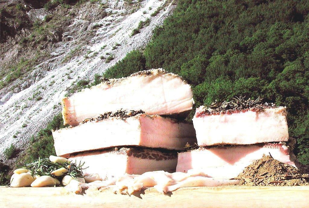 Il lardo di Colonnata una delle eccellenze della provincia apuana