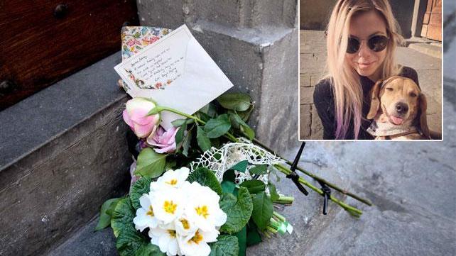 Ashley Olsen e le rose davanti l'abitazione in cui è stata trovata morta