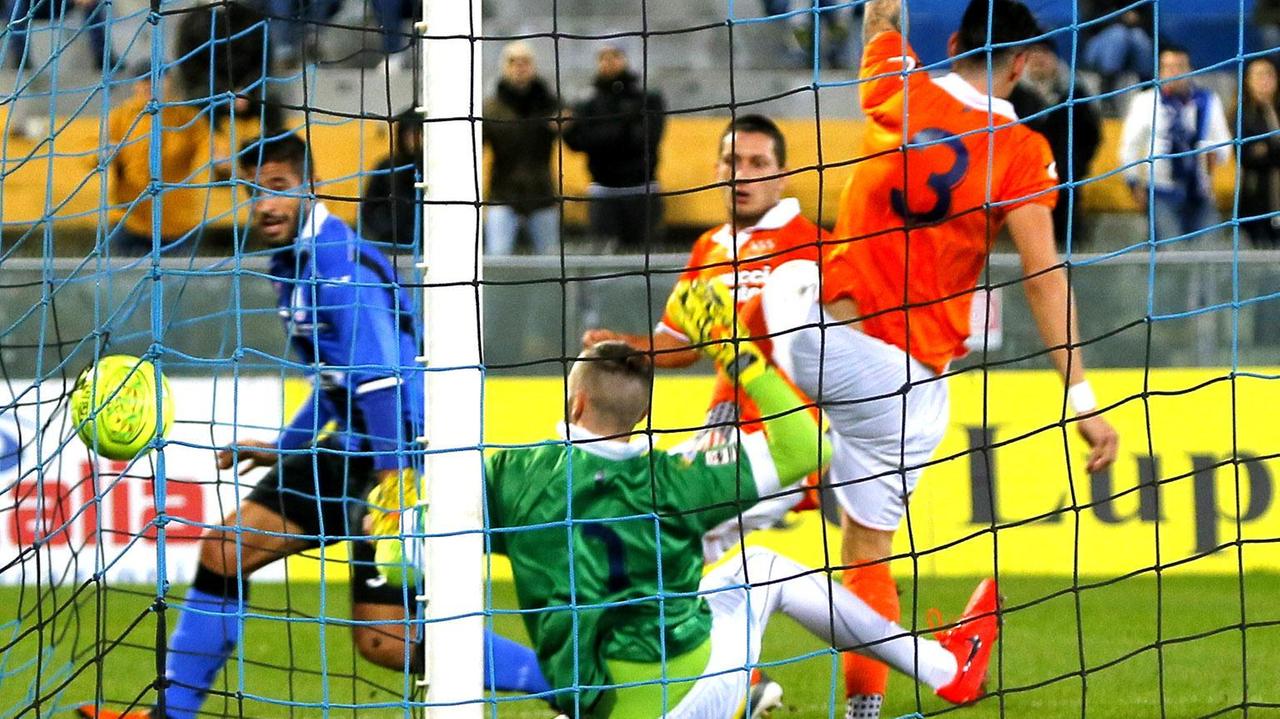 Il primo gol di Verna (foto Fabio Muzzi)