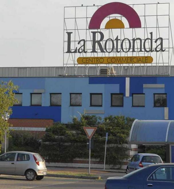 Tenta di strangolare una donna a Modena