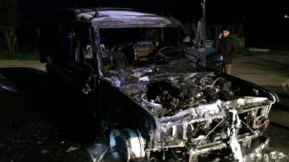 Fuoristrada va a fuoco, tutti salvi