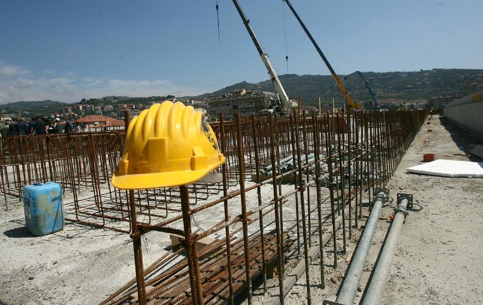 Le imprese “tengono”, giù l’agricoltura 