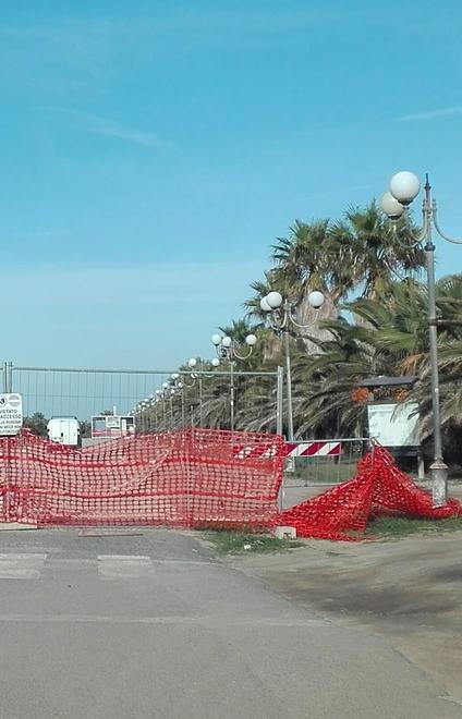 Il lungomare resta chiuso tra le incertezze 