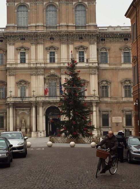 Auto parcheggiate in Largo S. Giorgio
