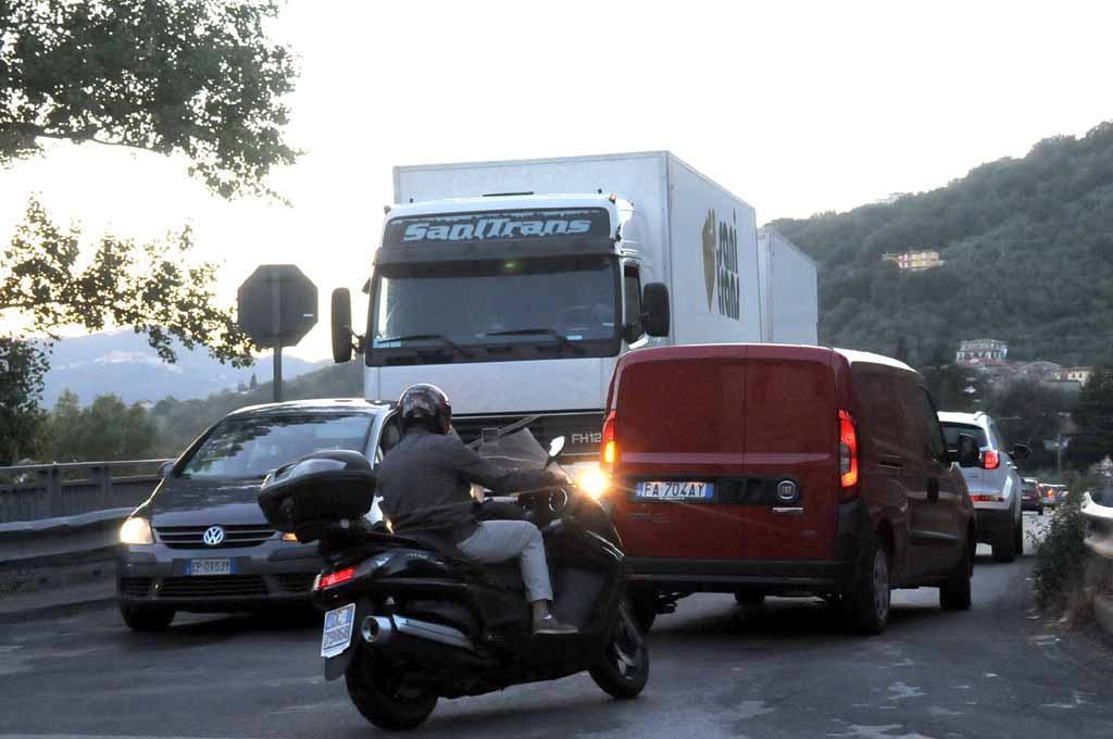 Aulla, allarme bomba: chiuso e riaperto subito il ponte di Albiano 