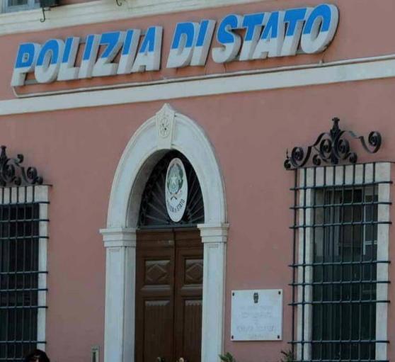 Allenava la squadra di pallavolo mentre era in malattia, poliziotto a processo 