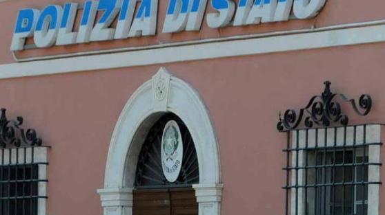 Allenava la squadra di pallavolo mentre era in malattia, poliziotto a processo
