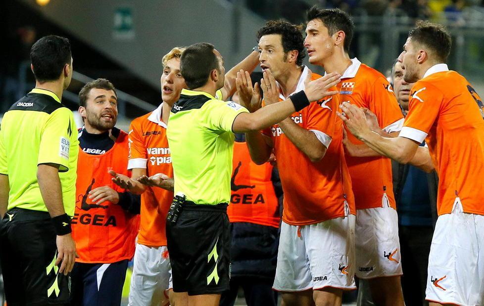 Rabbia orange: «Espulsione assurda» 