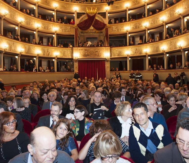 Folla al Giglio e 12 minuti di applausi per José Carreras 