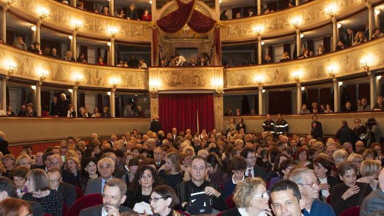 Folla al Giglio e 12 minuti di applausi per José Carreras