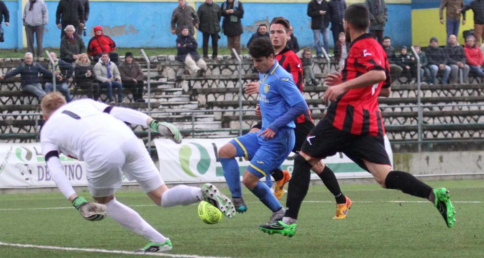 Carrarese segnali di vita, Lucchese battuta 