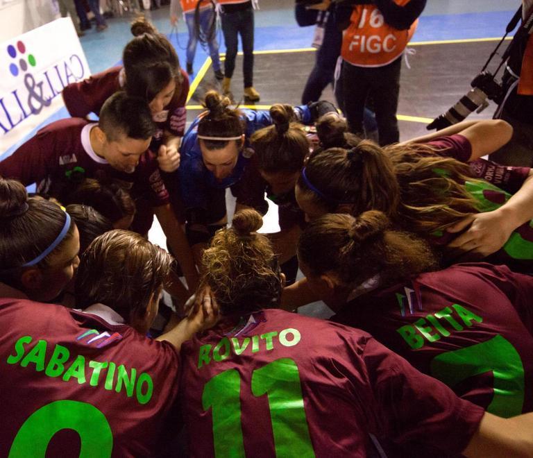 Locri, le ragazze tornano in campo «Noi più forti di qualsiasi minaccia» 
