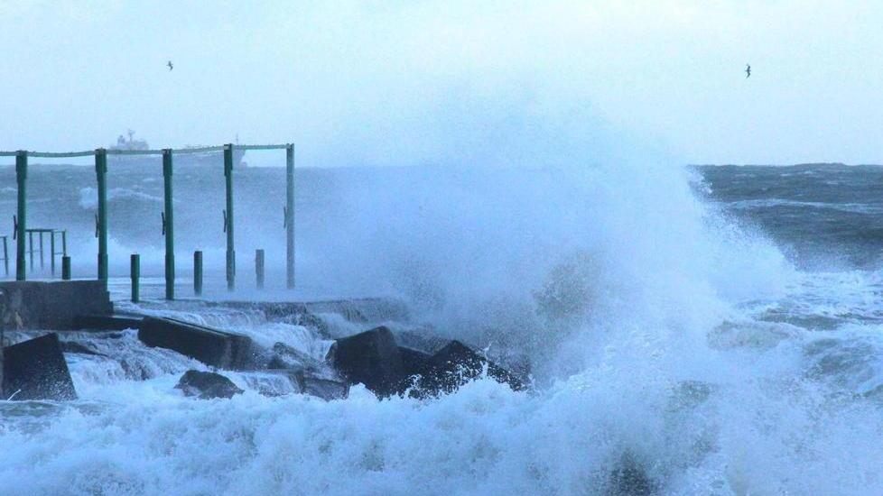 Arriva il libeccio, è allarme mareggiate