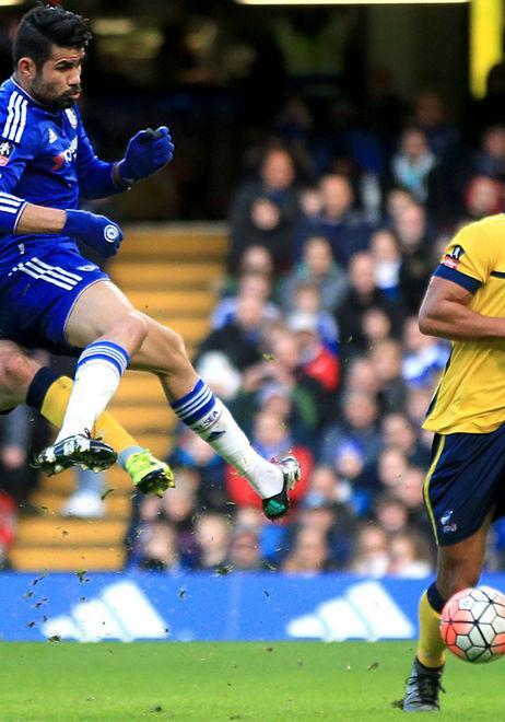 Avanti il Chelsea di Hiddink il Leicester deve rigiocare la gara