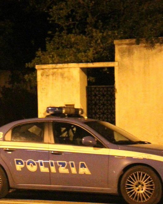 Trovano il ladro in casa, inseguimento a Antignano